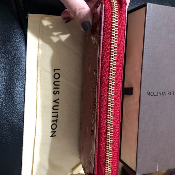 Authentic Louis Vuitton Zippy Wallet - Picture 2 of 8